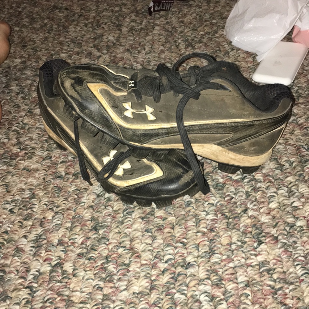 softball cleats